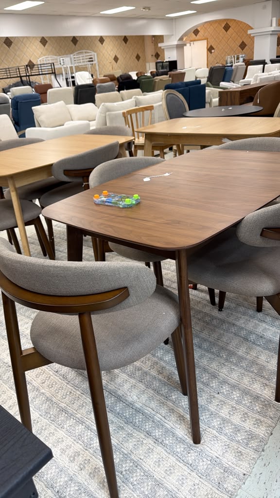 Contemporary Dining Table Set
