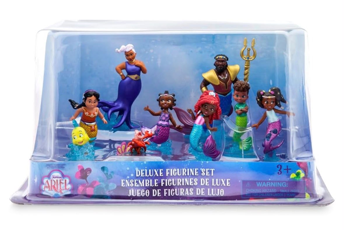 DELUXE  FIGURINE SET
